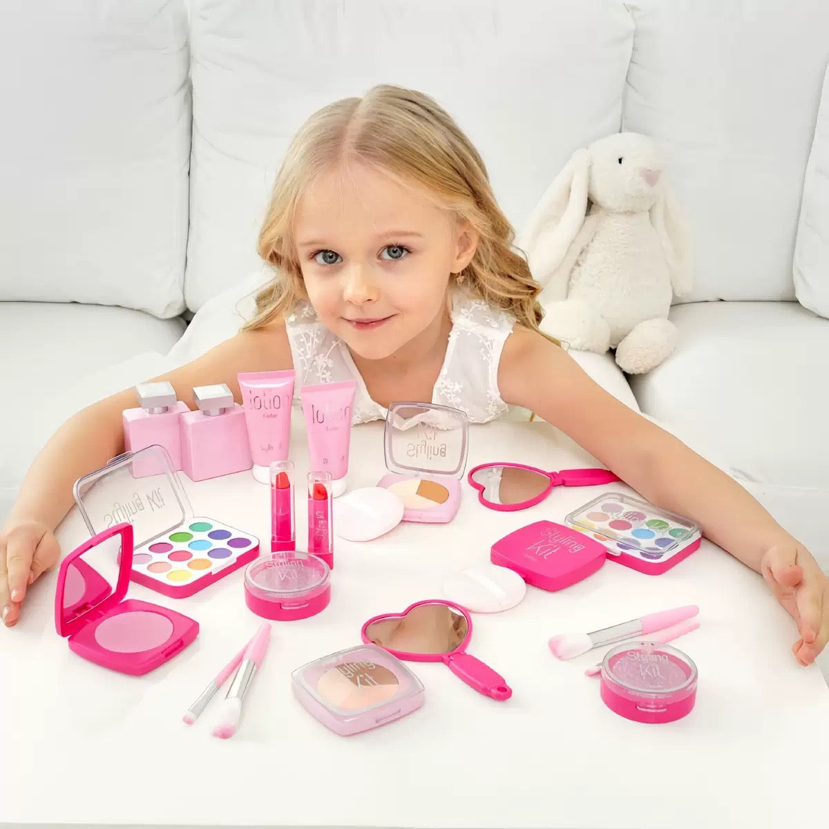 Girl Play HHouse Pretend Makeup